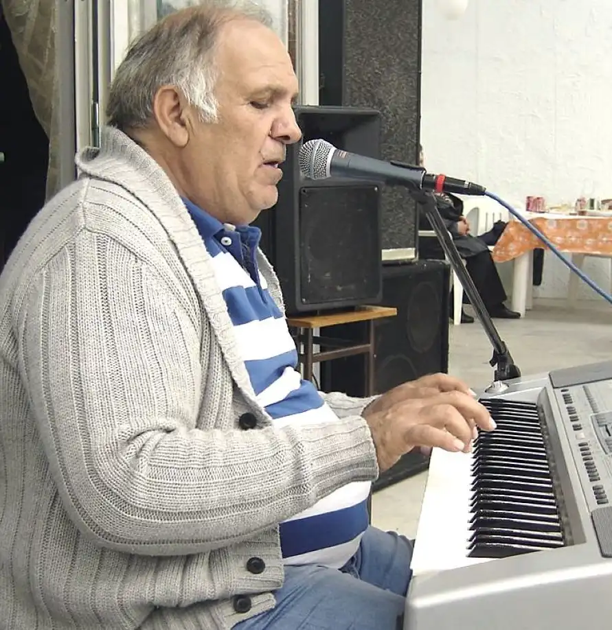 Θανάσης Καρατζάς